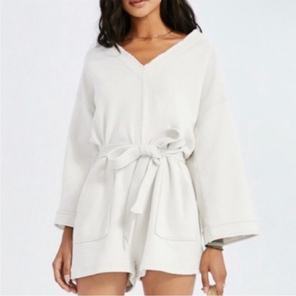 Off-white Something Navy romper with original cloth belt - Picture 1 of 2